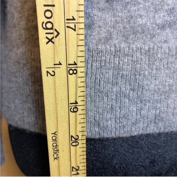 Quince Womens 100% Cashmere Crew Neck Sweater Heather Gray Luxury Medium Cozy - Picture 6 of 12